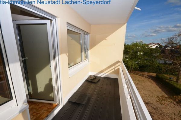 Nach Renovierung schöne 3ZKB-Wohnung in Lachen-Speyerdorf ab 01.10.2026 zu vermieten