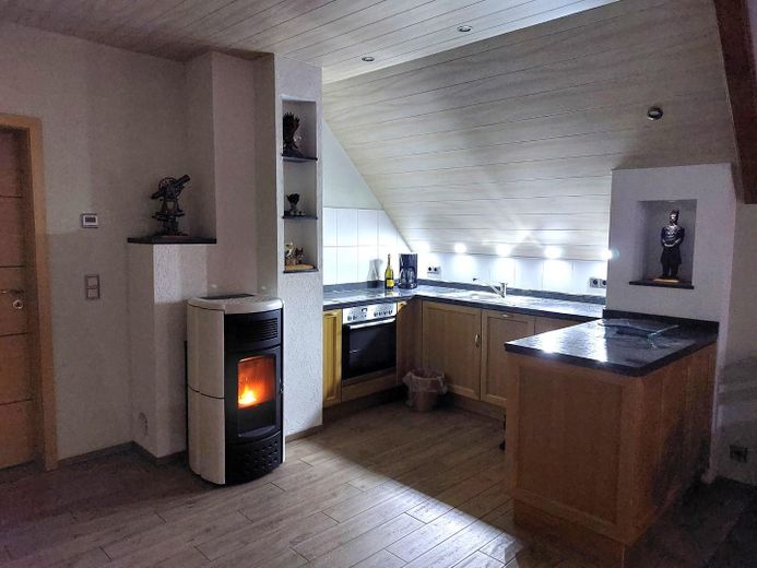 Küche und Pelletofen OG