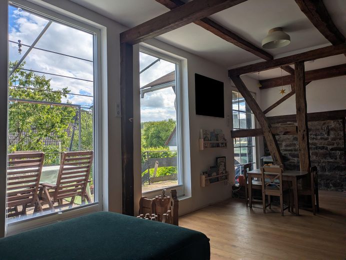 Fachwerkhaus mit Talblick - historisches Wohnen im Grünen bei Bielstein – Wohnzimmer EG