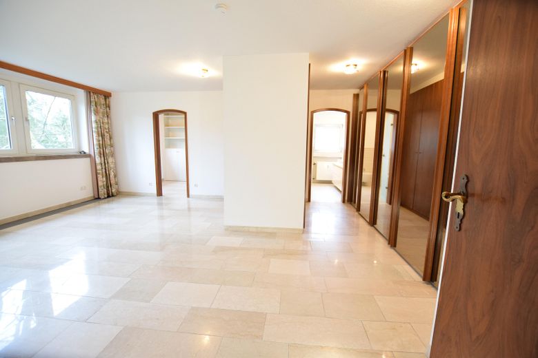 Wysokiej klasy apartament typu penthouse w dzielnicy willowej Frankenforst (Bergisch Gladbach) – Schlafen