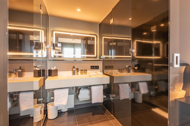 Möbliertes Studio mit Balkon: 10.OG Cloud No.7 über Milaneo – Badezimmer