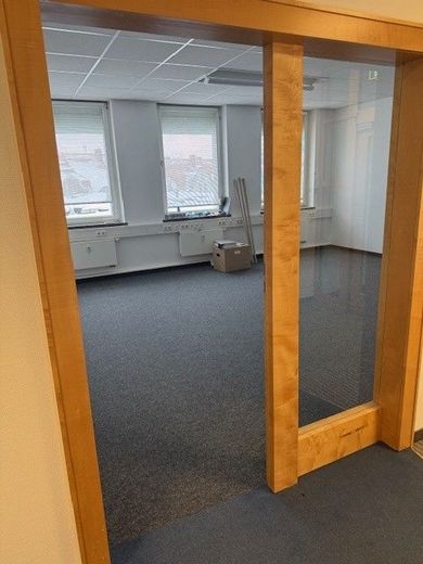 Moderne Bürofläche - 375 m² - 14 Räume - zentral - klimatisiert – 3.15