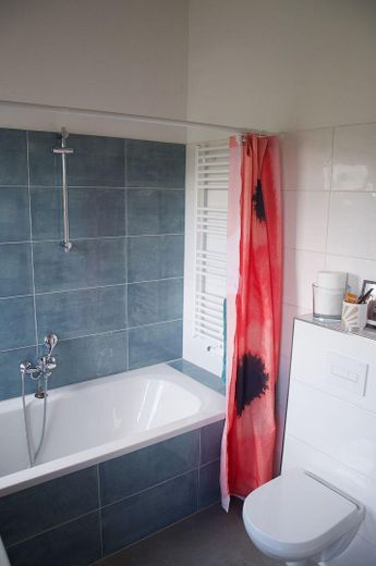 Haus am See mit Gründach – Wannenbad (en suite)