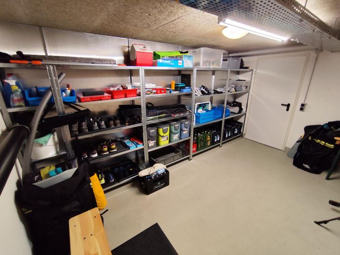 Bez prowizji! Ekskluzywne mieszkanie 2-pokojowe od strony południowej w centrum Bernau a.Chiemsee – Kellerraum 12 m² mit Fenster