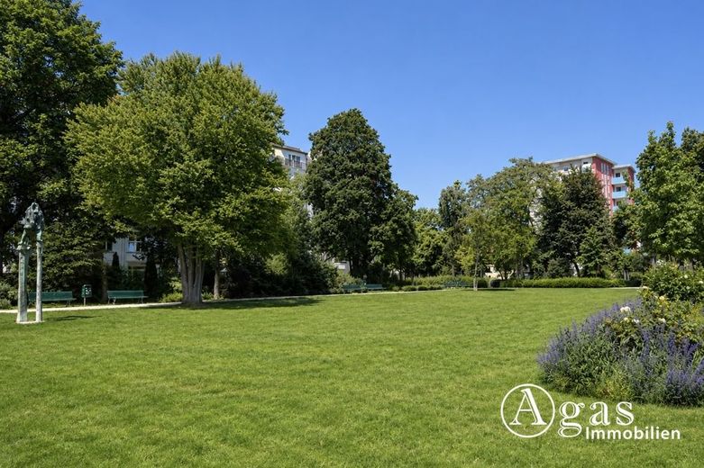 Edificio antiguo elegantemente renovado en el ala lateral - disponible para ocupar en Berlín-Schöneberg – Lage