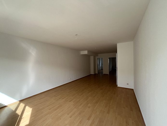 Bright renovated apartment with balcony – Photo 7