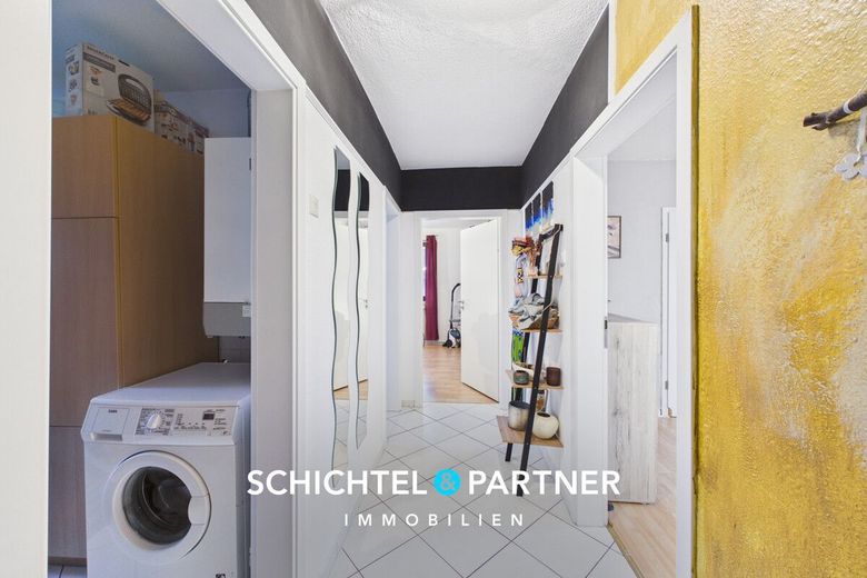 Fähr-Lobbendorf | Anlegerwohnung mit 3 Zimmern und saniertem Gebäude – S&amp;P | Flur