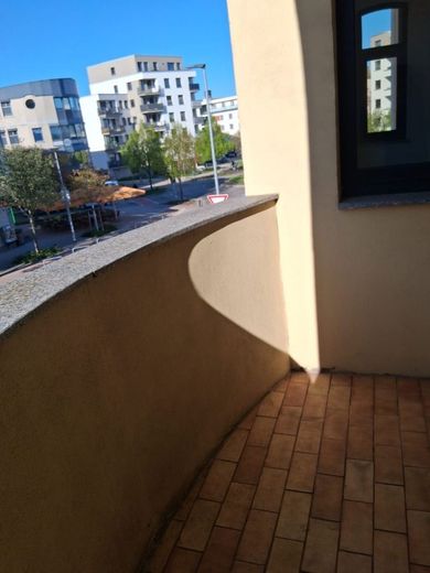 Angebot freundliche helle 4-R-Wohnung mit BLK. im 2.OG ca.105 in MD-Alte Neustadt zu vermieten . – Balkon / Arbeitszimmer