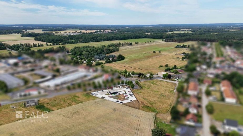 Affitto: terreno commerciale in posizione top - 3.001 m² con eccellente collegamento ai trasporti - FALC Immobilien – Panorama
