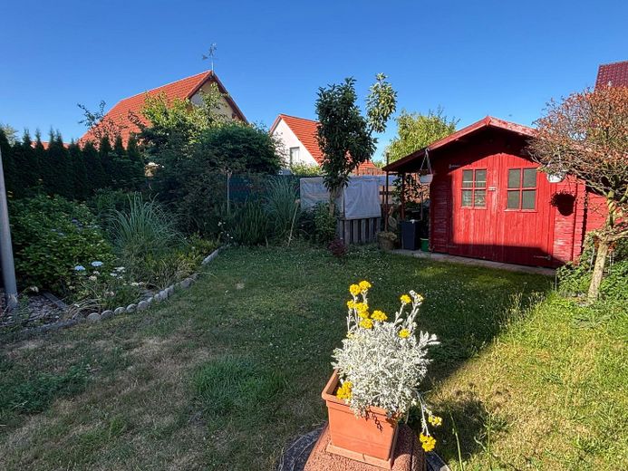 Garten mit Gartenhaus