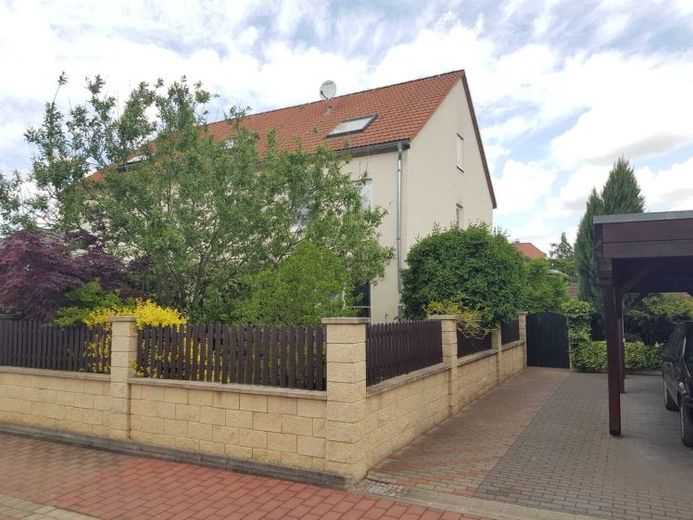 Reihenendhaus mit großzügigem Grundstück in ruhiger Wohnlage inklusive zusätzlichem Baugrundstück – Foto 1