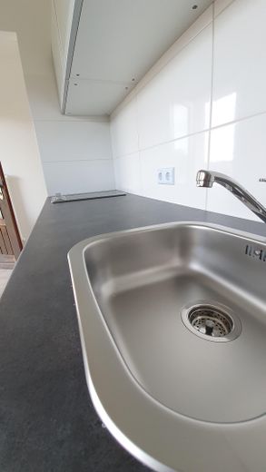 Große, helle 1-Zi-Wohnung mit sonnigem Balkon, saniert. – Küche 3