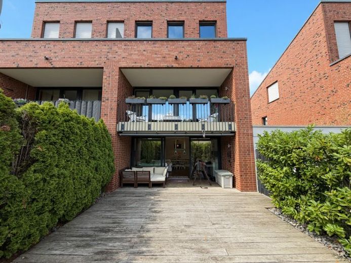 Stylish and high-quality equipped semi-detached house! Two balconies! Garage! – Foto 1