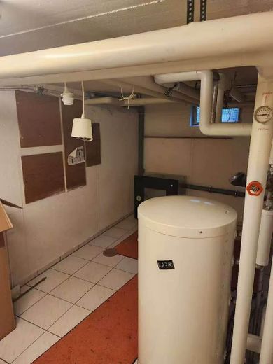 Attraente casa a schiera centrale di 5 locali in posizione privilegiata nei quartieri Wolfram e Herrenbach – Keller mit Heizung