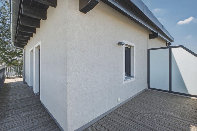 ¡Casa moderna KfW55 de 2020 con terraza en la azotea y cocina en Múnich-Untermenzing! ¡Sin comisión! – Dachterrasse