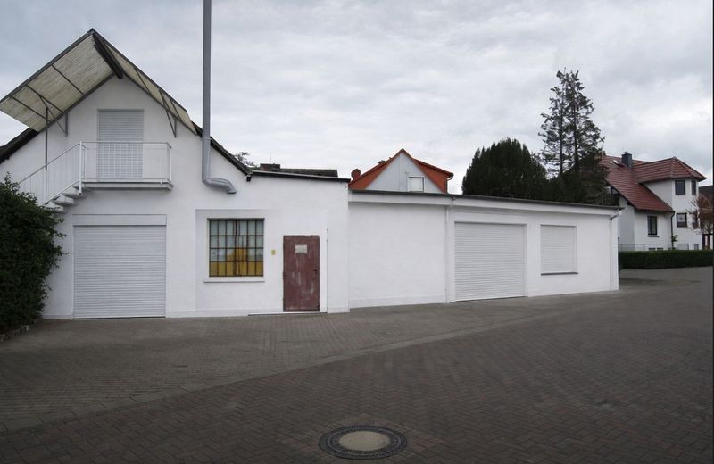 Lagerhalle mit Entwicklungspotenzial auf 779 m² Grundstück – Ansicht vorne