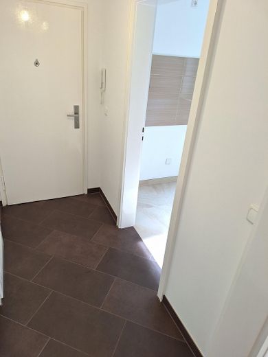 Hochwertig komplettsanierte 3-Zi. Erdgeschossterrassenwohnung in München, Fürstenried, am Waldrand – Flur
