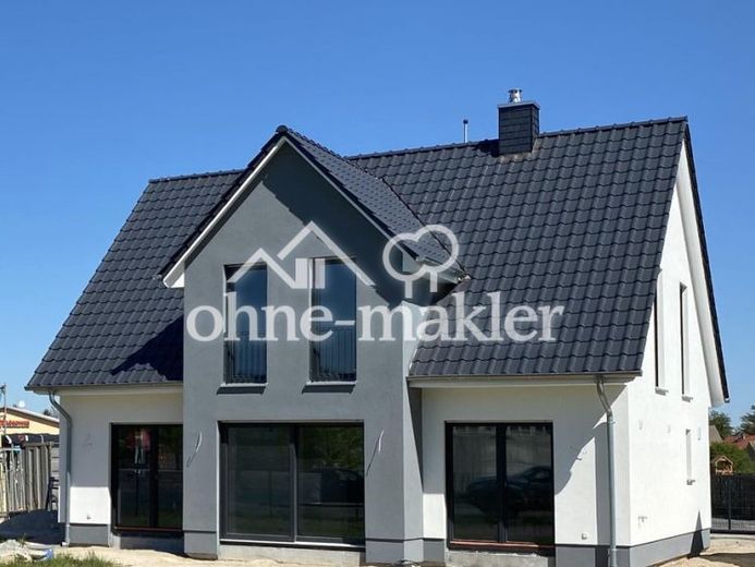 Jetzt zum Vorteilspreis: Modernes Landhaus inkl. Grundstück & Einbauküche – Foto 1