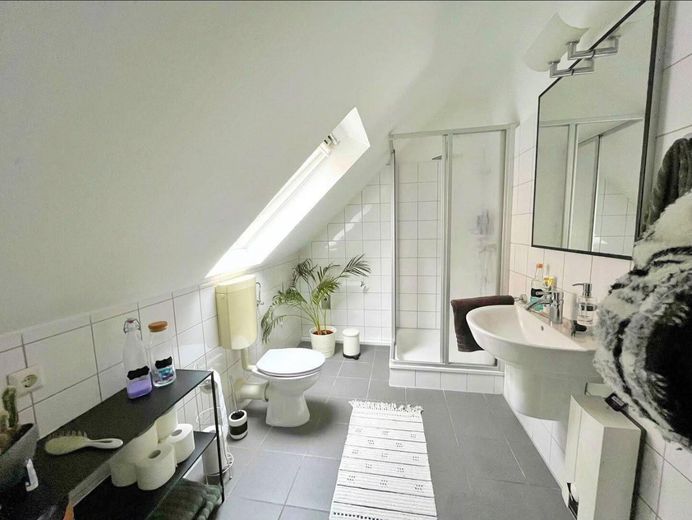 Helle 3-Zimmer-Dachgeschosswohnung mit Balkon und Küche im Zentrum Diepholz (Sanierung vor Einzug) – Foto 4