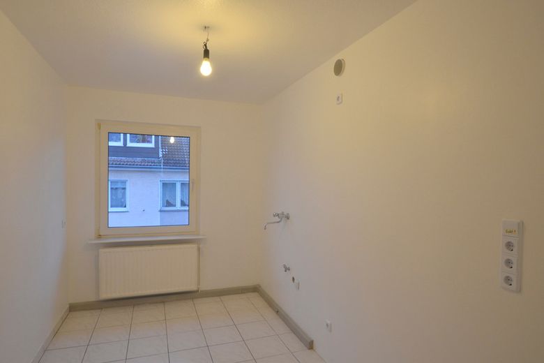 5 Zimmer Maisonett-Wohnung mit 2 Bädern und ca. 124 m² Wohnfläche im beliebten Langerfeld – Küche unten