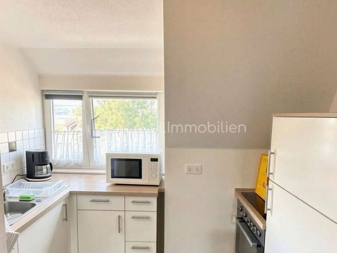 Kapitalanlage: 2-Zimmer-Dachgeschosswohnung mit Garage – Foto 1