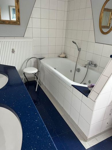 Bad m.  Whirlpool Wanne