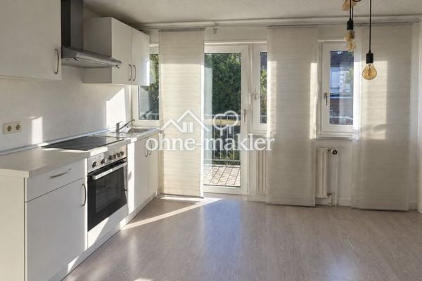 Gemütliche 2-Zimmer-Dachgeschosswohnung mit Balkon und Einbauküche in ruhiger Lage