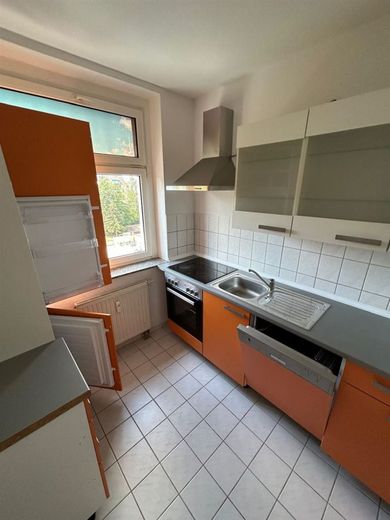 Gemütliche und vermietete DG 2-Zimmer mit Laminat und EBK in guter Lage – PHOTO-2024-07-09-15-19-57_2