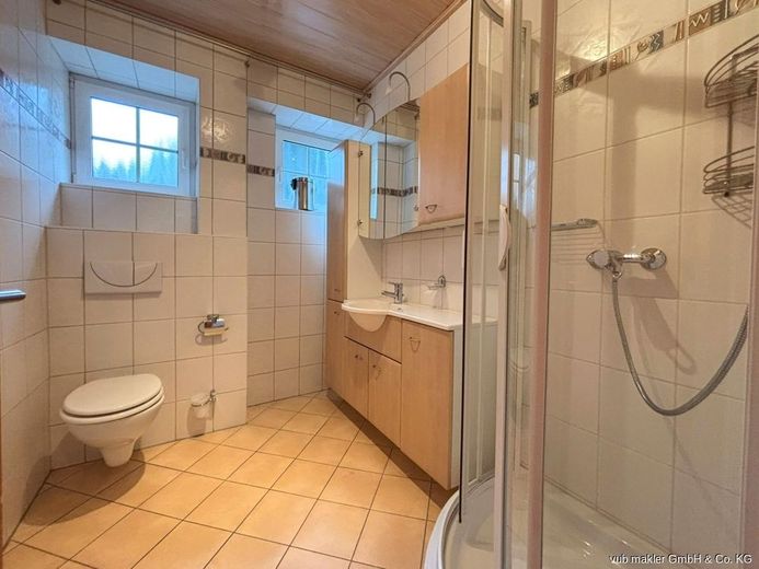 Reihenmittelhaus in zentraler Lage von Naila bietet ein großzügiges Zuhause – VUB0002349-9