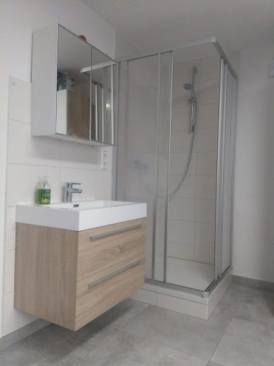 (105-02) möbeliertes 1 Zimmer in 2 er WG (Küche-Dusche-WC) in ruhiger Lage – Foto 3