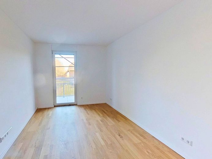**PREMIÈRE OCCUPATION exclusive** Appartement moderne de 3 pièces au rez-de-chaussée avec BALCON dans un écrin de verdure – Ansicht I: Schlafzimmer II
