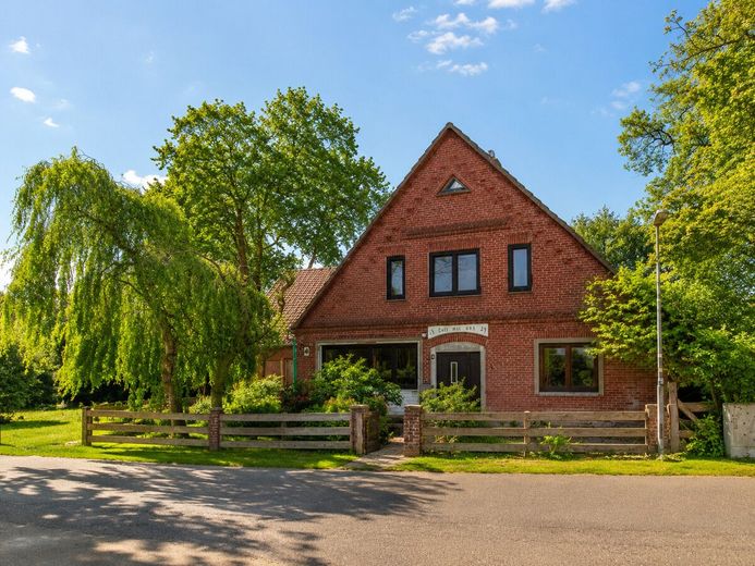Viel Platz für Visionen - Sanierungsobjekt mit Scheune und großem Grundstück – Frontansicht