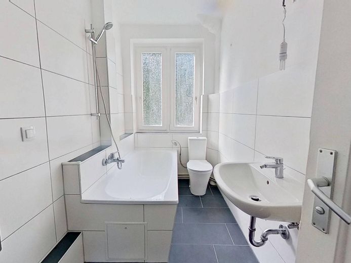 Schöne 3-Zimmer-Wohnung mit modernem Tageslichtbad – Ansicht I: Bad