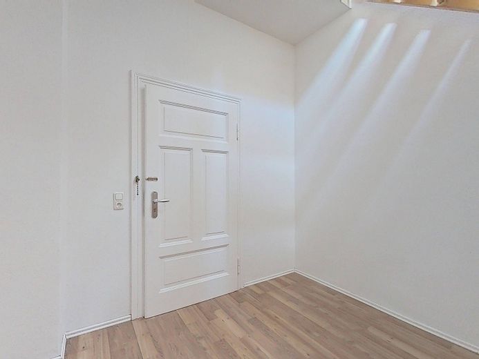 NIENTE ONERI PER IL RISCALDAMENTO, MA 2 CANONI NETTI GRATUITI: Appartamento mansardato di 2 locali dalla disposizione particolare, con vasca da bagno – Eingang (EG)