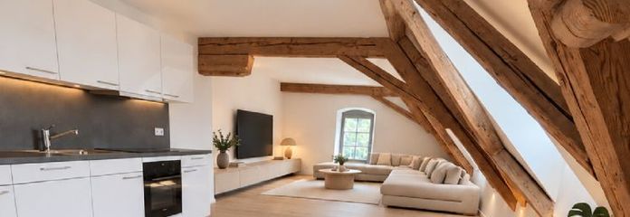 Appartement atypique de 3 pièces sous les combles sur 2 niveaux avec cuisine équipée à Buxheim