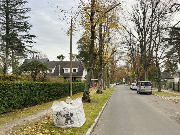 Бауґрунт у затребуваному місці Фалькензеє – Straße vor dem Objekt
