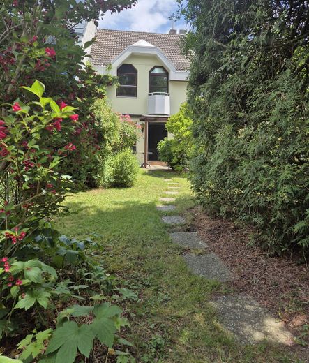 Gepflegtes Reihenmittelhaus in München-Bogenhausen – ruhig, sonnig und S-Bahn-nah – Grünes Refugium im Westgarten