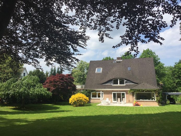 Park-like property in a prime location in Wellingsbüttel – Blick aus dem Gartenpark