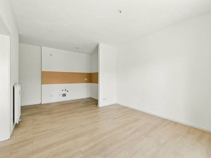 ¡Luminoso piso de 3 habitaciones en Dresde, Pieschen! – Ansicht II: Wohn- und Essbere…