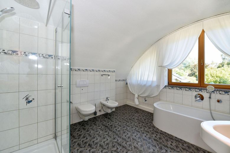 Ampiezza su due livelli – esclusiva maisonette con terrazza sul tetto e vista panoramica – Foto 18