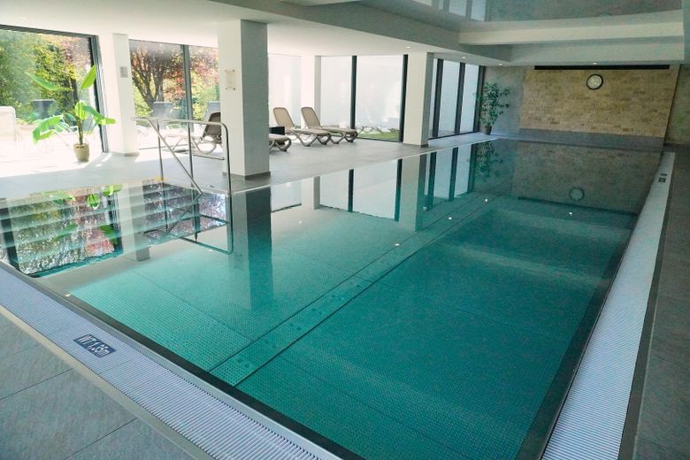 Просторні апартаменти з панорамним видом, басейном і фітнес-залом – Schwimmbad