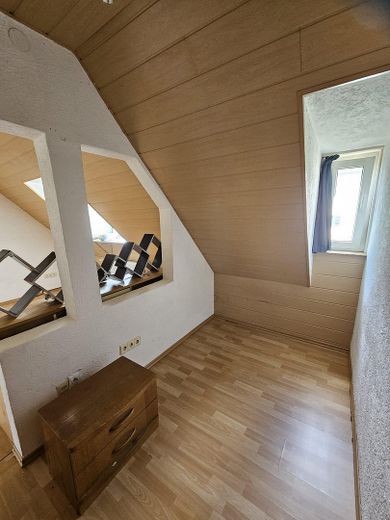 Top-Anbindung & WG-geeignet: Helle 2.5-Zi-DG-Wohnung mit EBK in Stgt-Bad Cannstatt – Foto 6