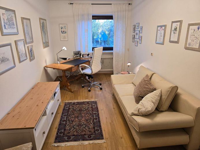 Ein Logenplatz im Grünen – großzügige 3-Zimmer-Wohnung – Gäste- Kinderzimmer möbliert