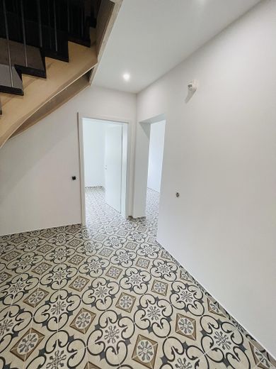 Freshly renovated! 885m² Elegant & Attractive commission-free commercial space in Winsen (Luhe) – Bürobereiche im EG
