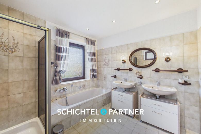 Woltmershausen | Familienhaus mit Carport &amp; großem Südwest-Garten – S&amp;P | Badezimmer