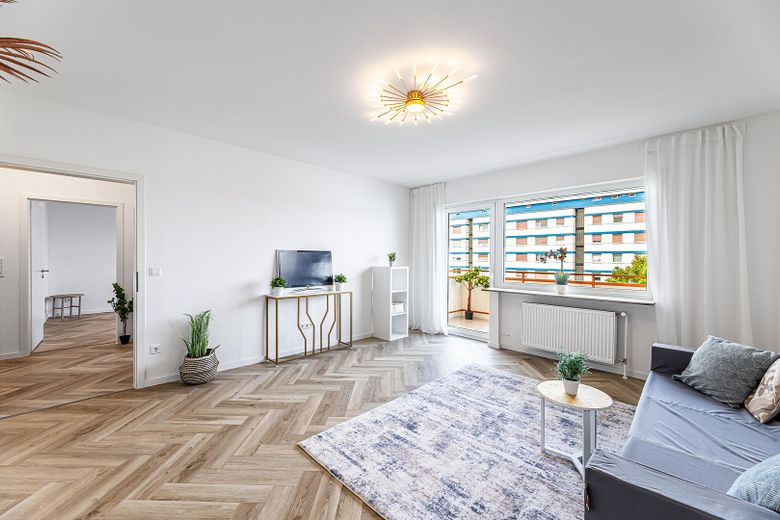 Wohnzimmer mit Balkon