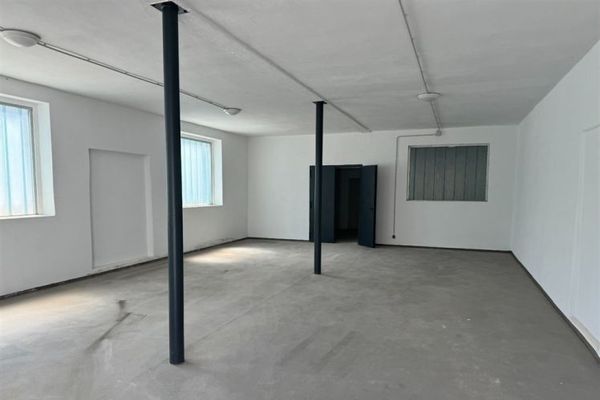 Grub ** kleine Halle ca. 125 qm ** ab Herbst