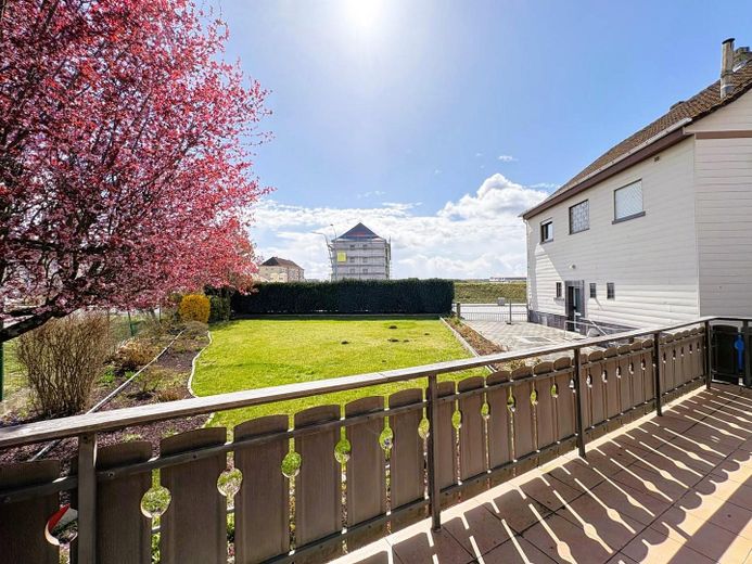 Zwei Häuser, viele Möglichkeiten: Bungalow & vielseitig nutzbares Zweithaus auf großem Grundstück – Südblick Terrasse