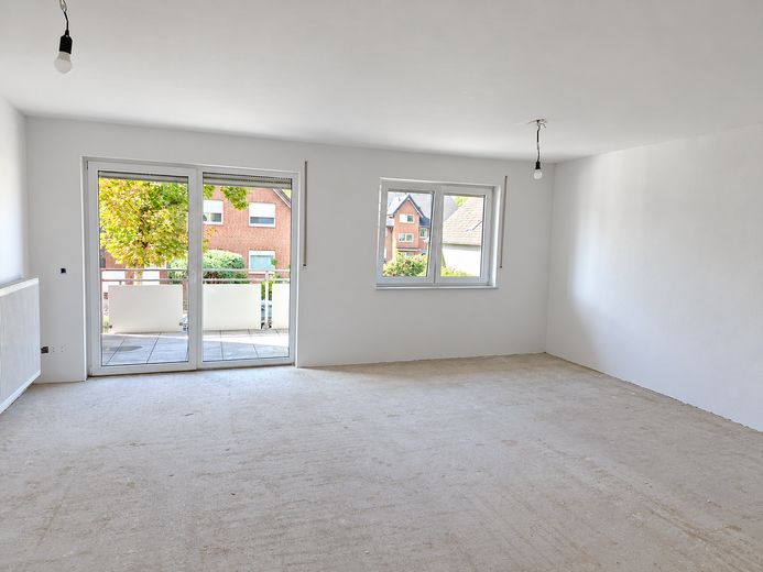 Erstbezug nach Renovierung - 4 Zimmer Wohnung in Bad Oeynhausen (10) (ID-1018) – Wohn-Essbereich