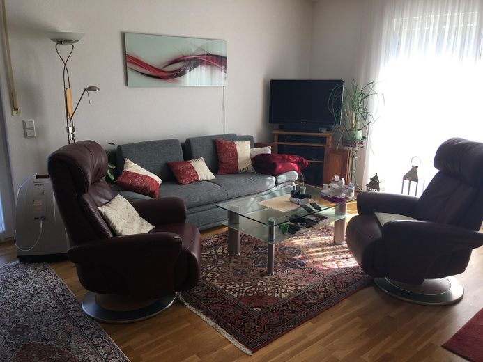 Appartamento di 5 locali con grande terrazza sul tetto a Grafing – Wohnzimmer